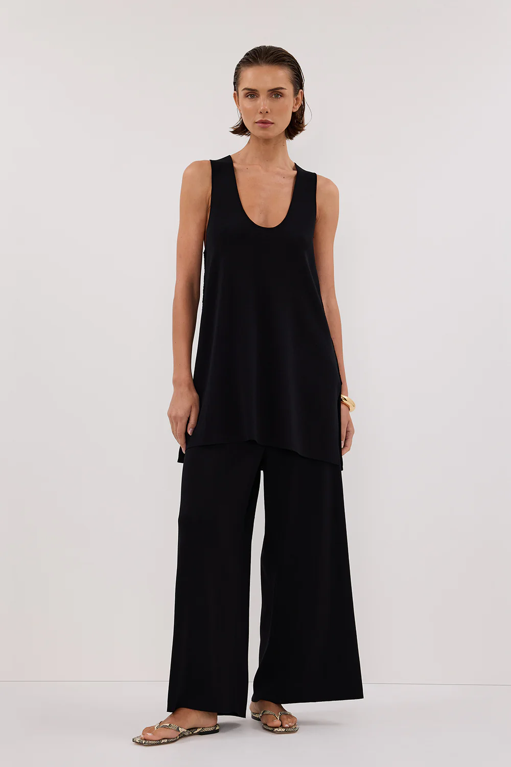 RAY BLACK SCOOP LONGLINE KNIT TOP - Gamepaces