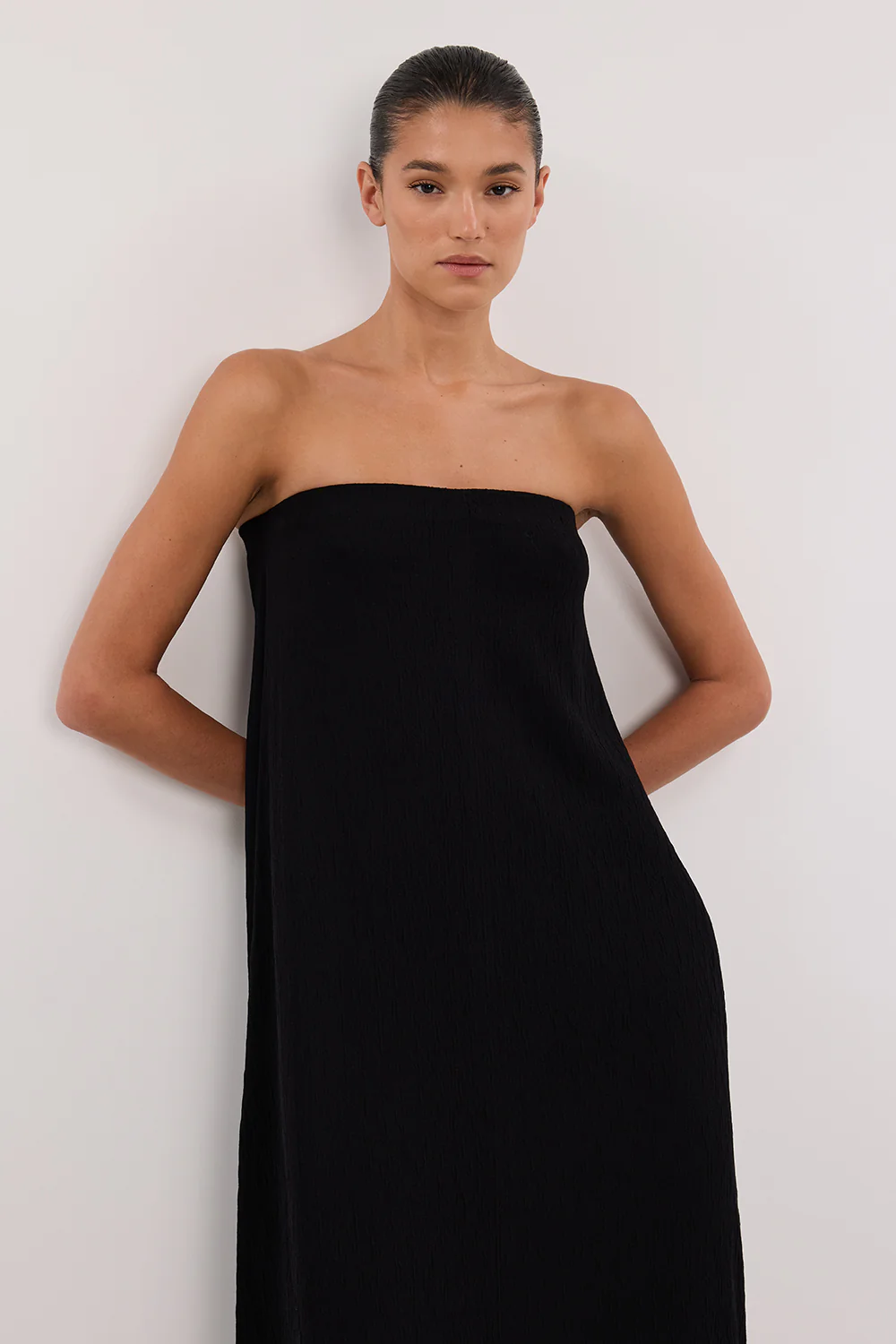 ALIAS BLACK TEXTURED KNIT STRAPLESS MIDI DRESS - Gamepaces