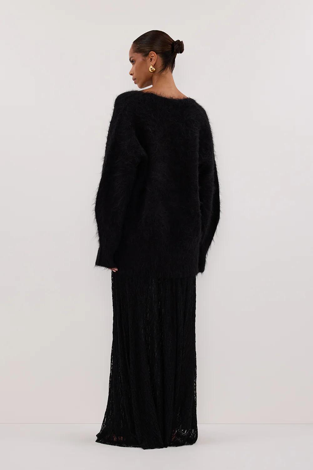 SALMA BLACK V NECK JUMPER - Gamepaces