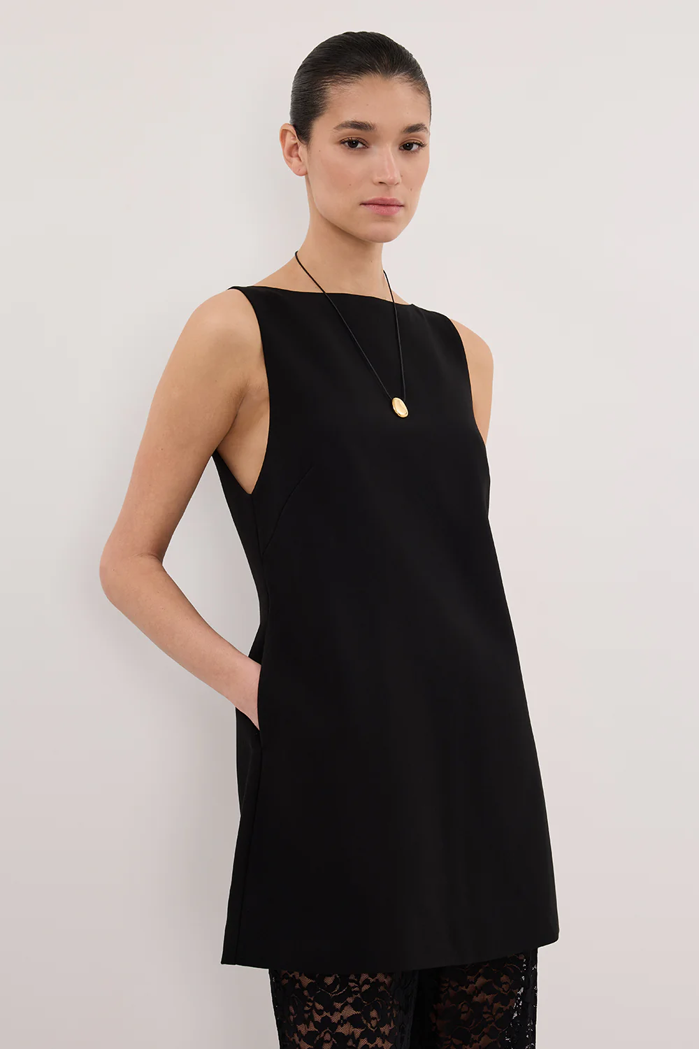 ROWIE BLACK SLEEVELESS BOAT NECK TUNIC TOP - Gamepaces